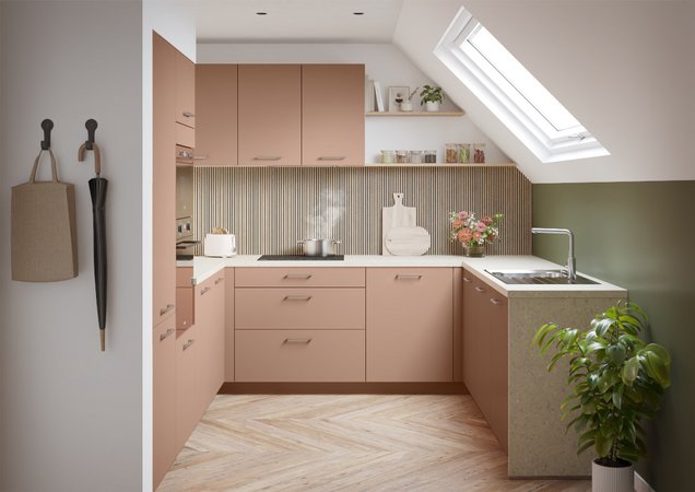 Kleine U-vormige keuken, roze met steeneffect Kleine, knusse U-vormige keuken met natuurlijk licht, roze accenten en een steenachtig effect.